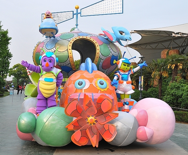 玻璃鋼卡通主題花車(chē)