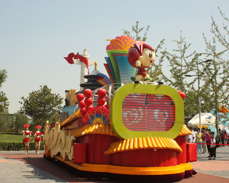 玻璃鋼卡通游樂(lè)園主題花車(chē)