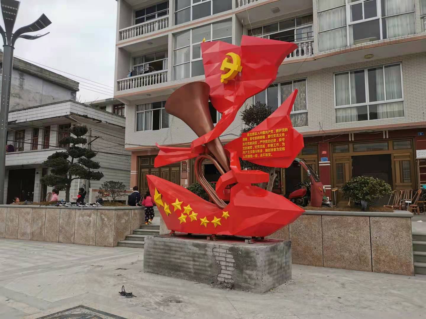 雕塑藝術(shù)中，哪些作品最能體現(xiàn)情感？
