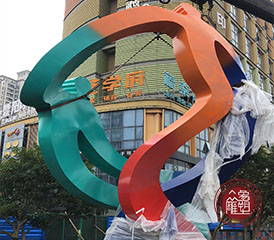 江蘇眾象雕塑藝術工程在設計中如何平衡藝術性和商業(yè)性？